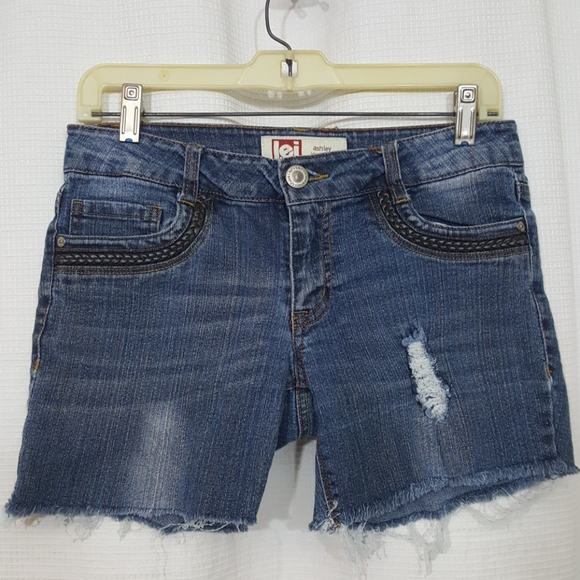 lei Pants - I.e.i. Ashley low rise cut off distressed..SZ 5R
